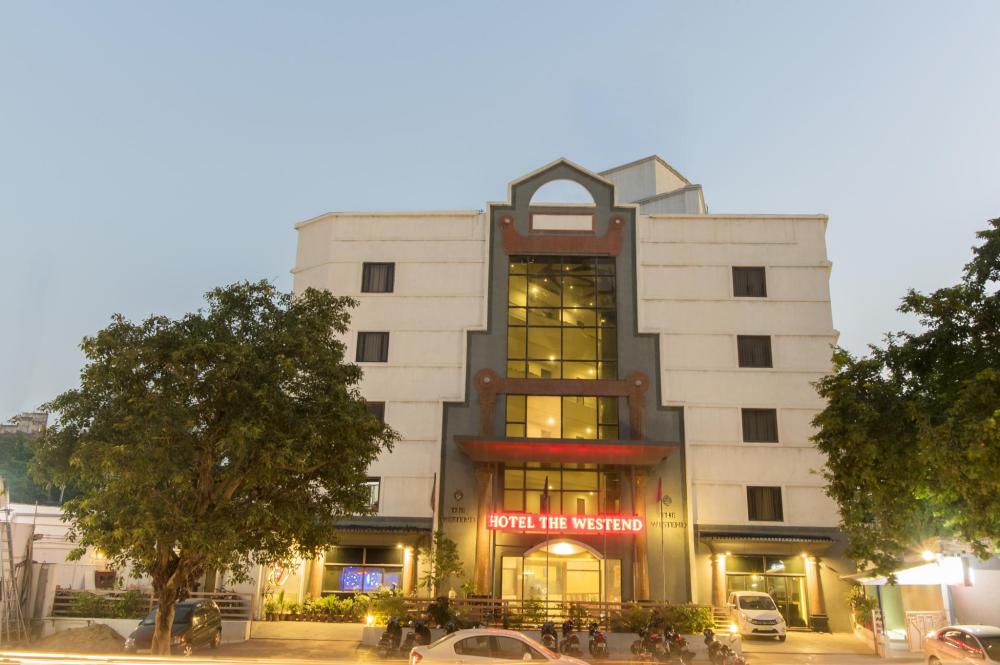 5 Star Hotels in Ahmedabad @ upto Rs.2000 Discount, Apply Code: EMTGO