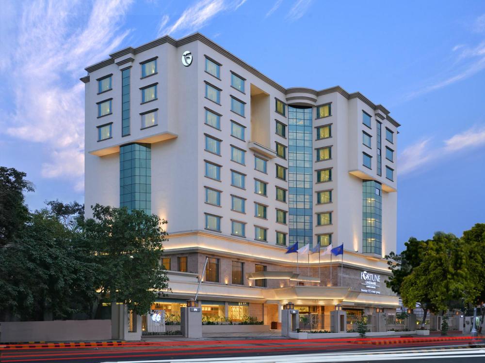 5 Star Hotels in Ahmedabad @ upto Rs.2000 Discount, Apply Code: EMTGO