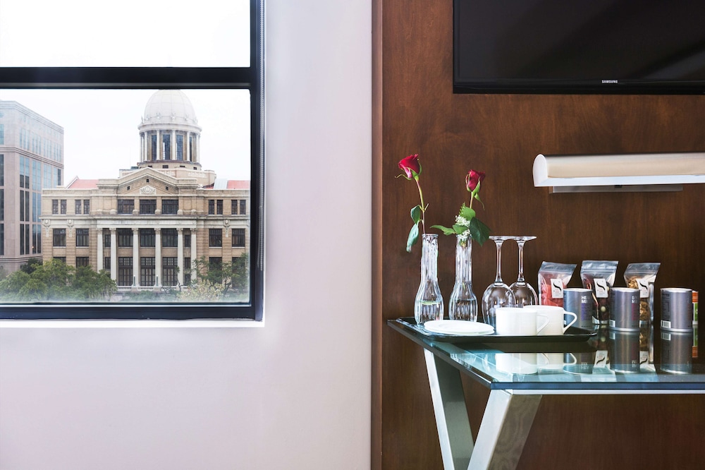 the sam houston curio collection by hilton
