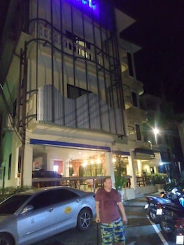 royal waves hotel