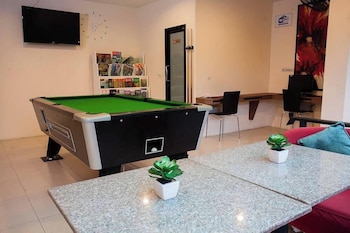 Royal Waves Hotel,,2 star