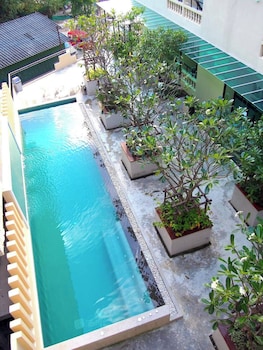 Royal Waves Hotel,,2 star