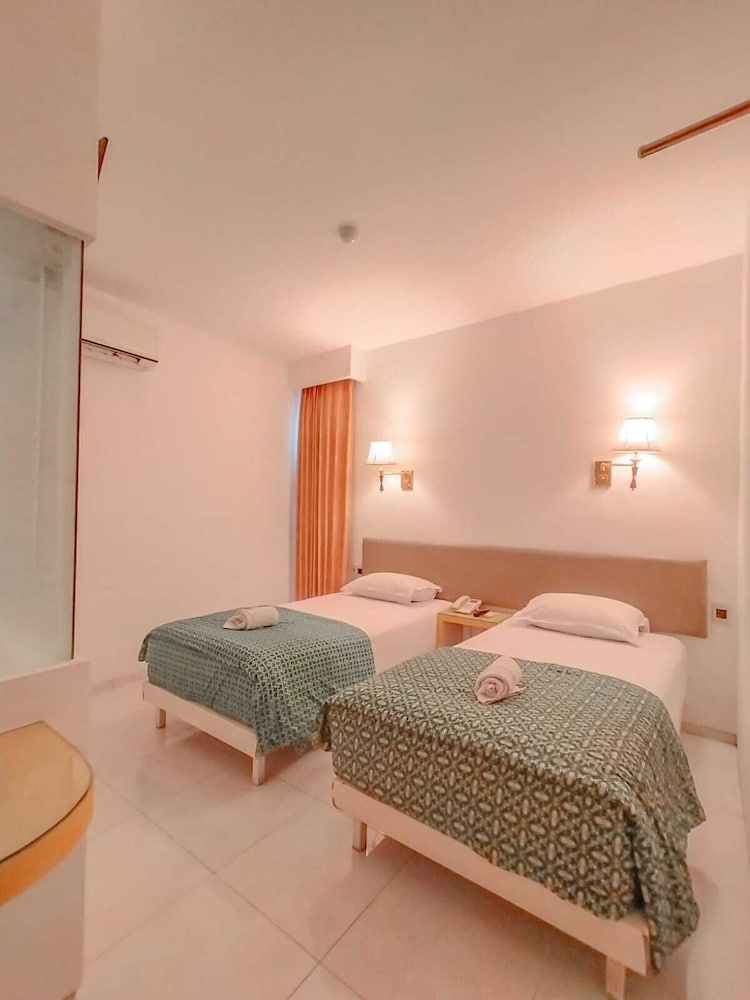 dewarna zainul arifin malang