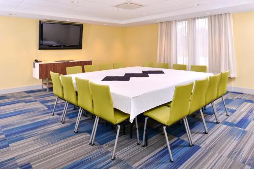 holiday inn express rochester university area by ihg