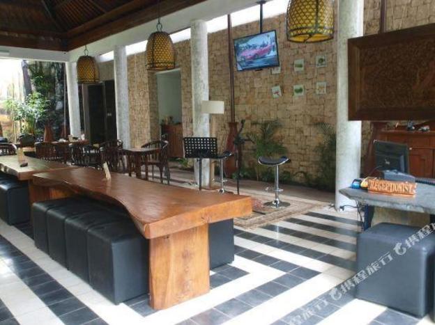 flores gallery hotel