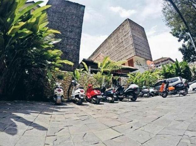 flores gallery hotel