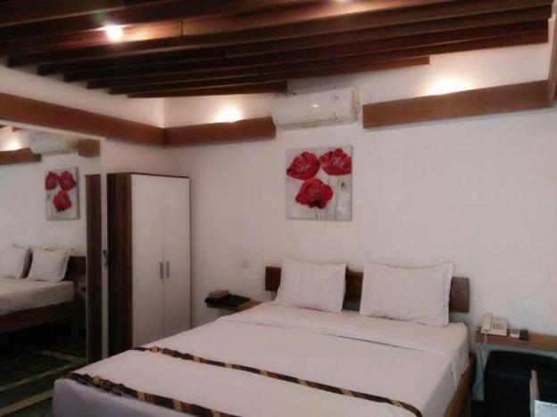 flores gallery hotel