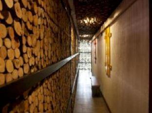 flores gallery hotel