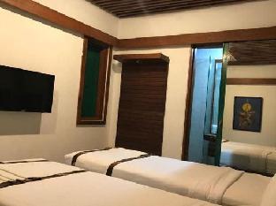 flores gallery hotel