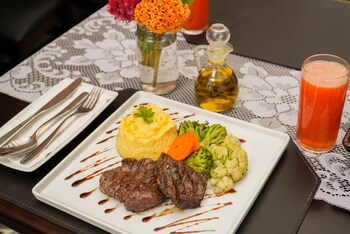 johnscher by sj san juan curitiba