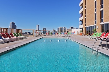 Crowne Plaza Hotel Dallas Downtown, An Ihg Hotel,Near Dallas World Aquarium,3 star