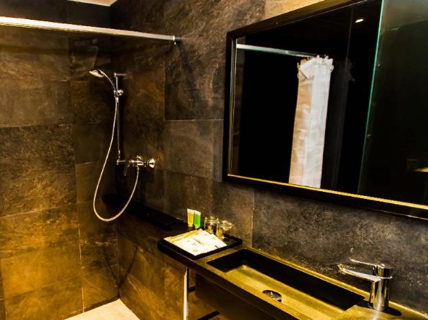 noble park hotel