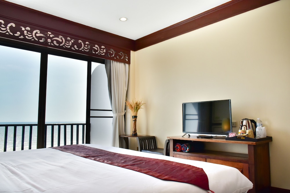 sea memories white sand beach hotel