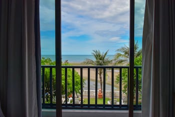 sea memories white sand beach hotel