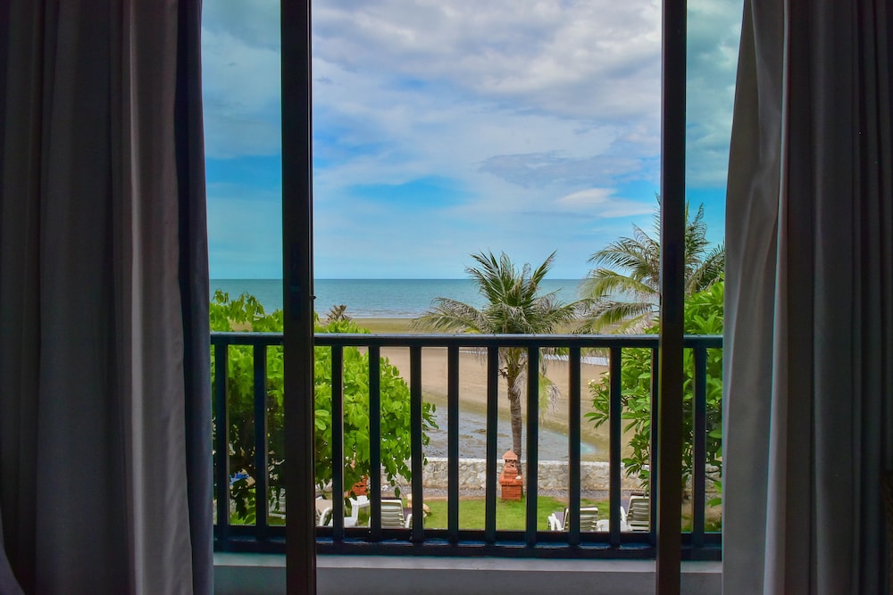 sea memories white sand beach hotel