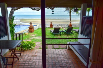 sea memories white sand beach hotel