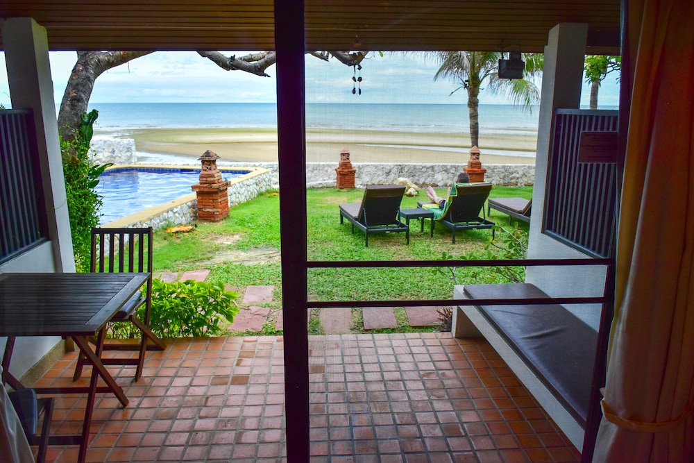 sea memories white sand beach hotel