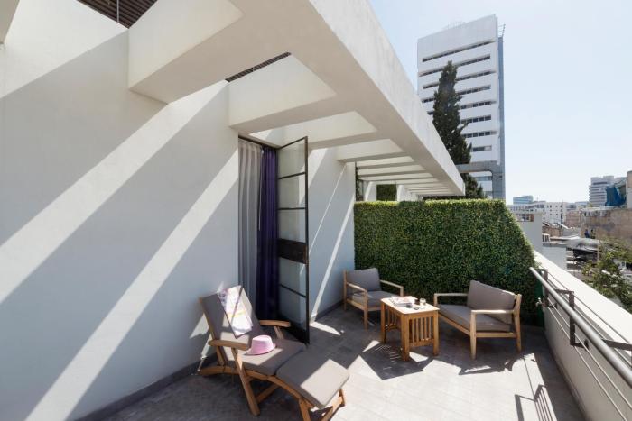 lily and bloom hotel