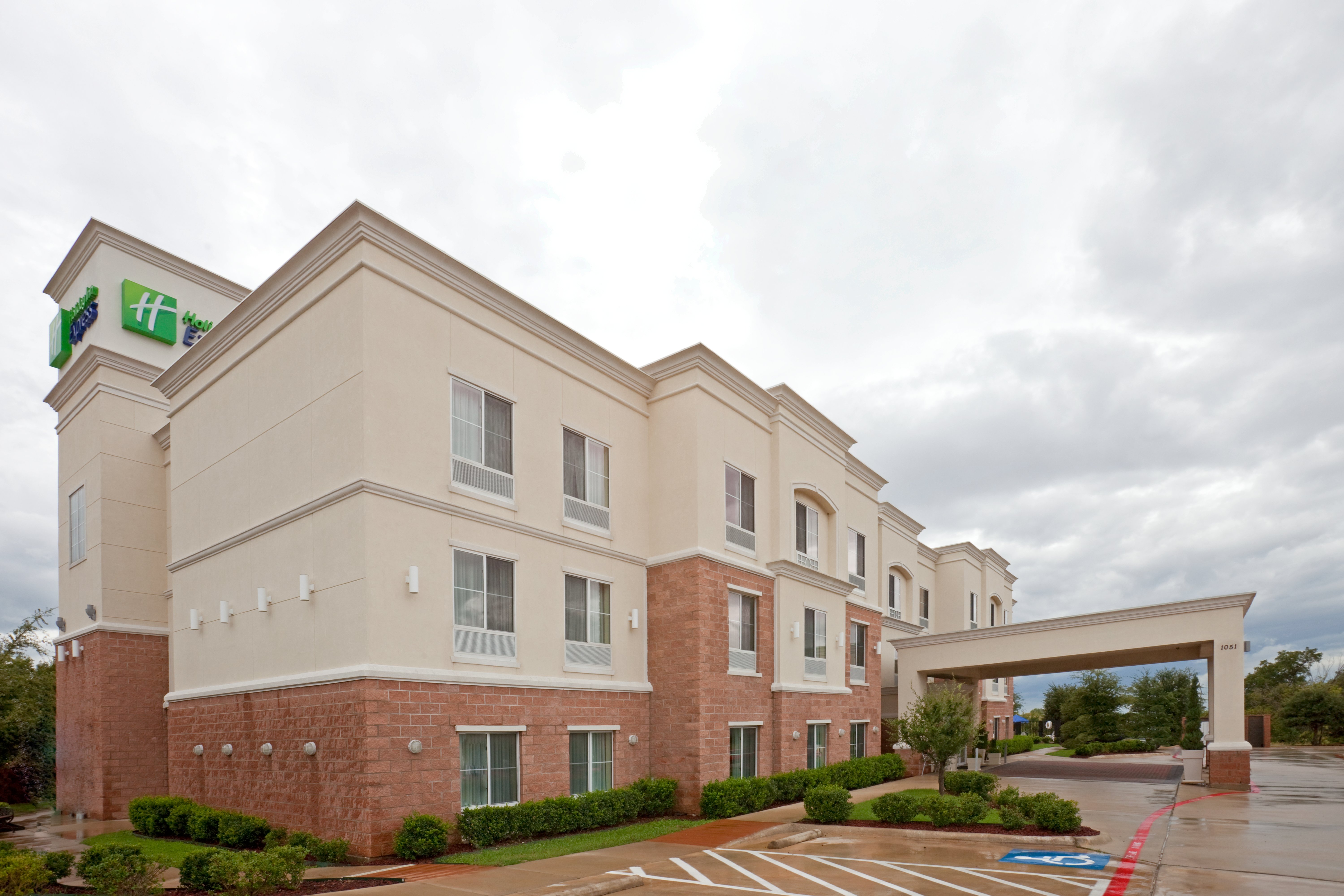 holiday inn express hotel and suites decatur by ihg