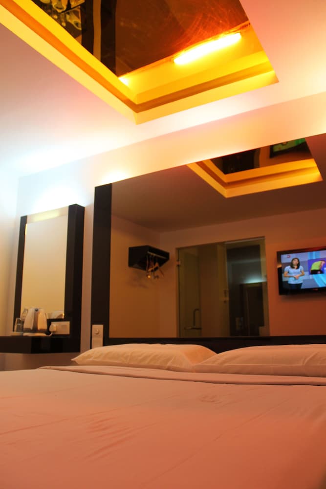 time hotel kuchai lama