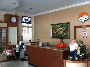 cabin hotel sutomo
