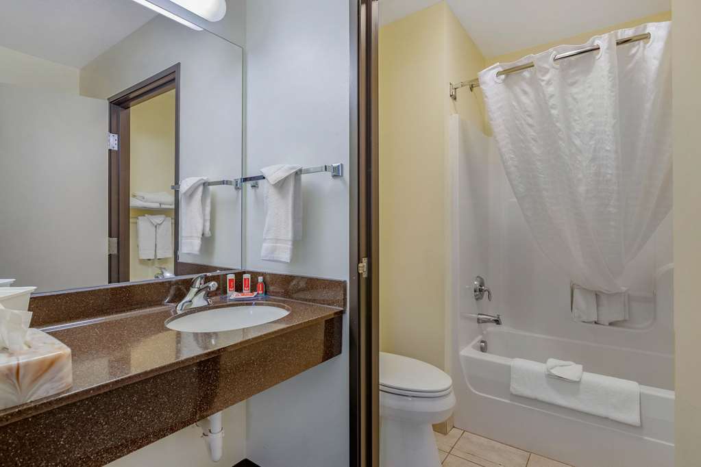 econo lodge inn and suites fairgrounds