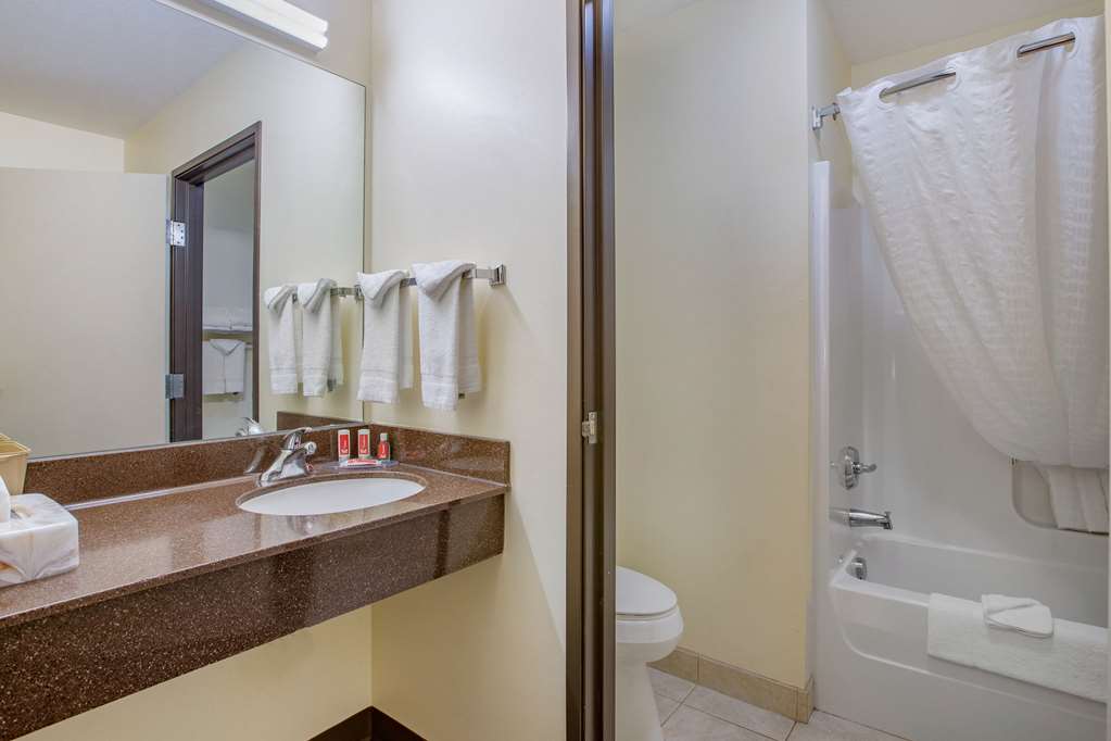 econo lodge inn and suites fairgrounds