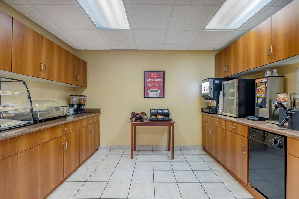 econo lodge inn and suites fairgrounds