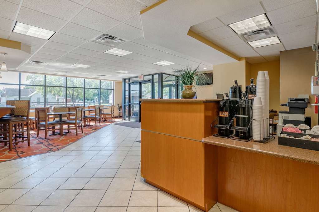 econo lodge inn and suites fairgrounds
