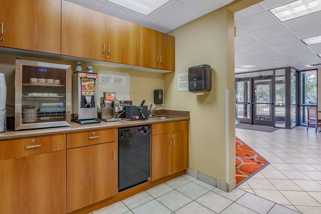 econo lodge inn and suites fairgrounds