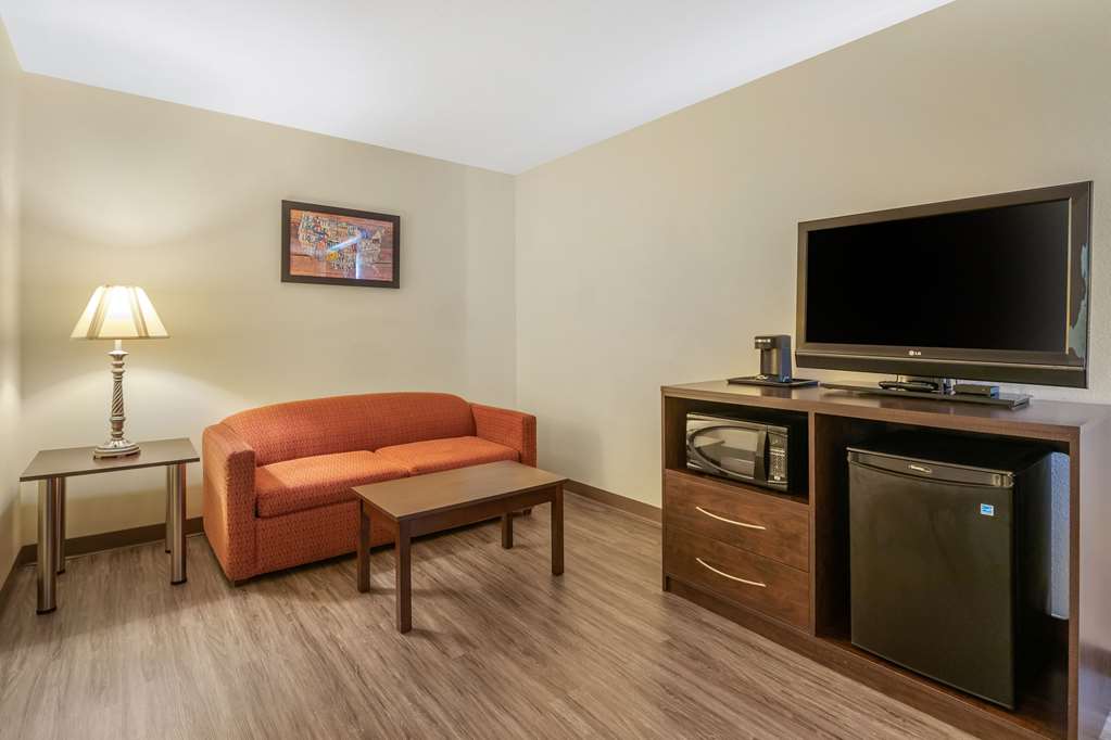 econo lodge inn and suites fairgrounds