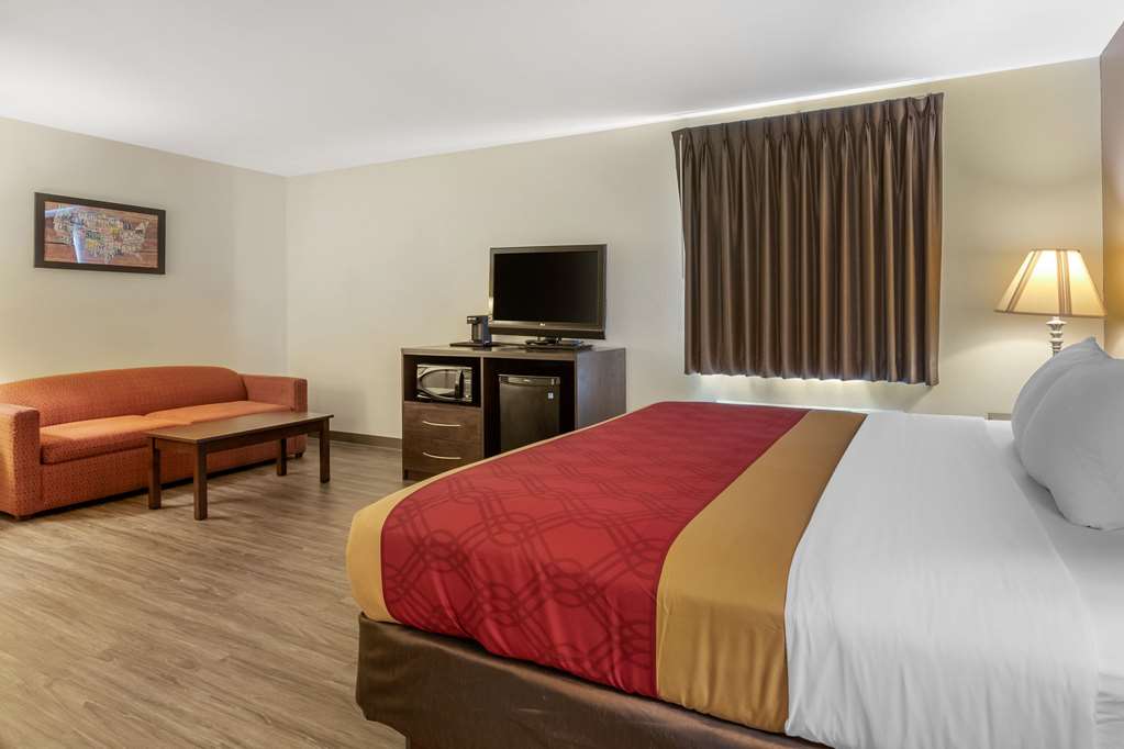 econo lodge inn and suites fairgrounds