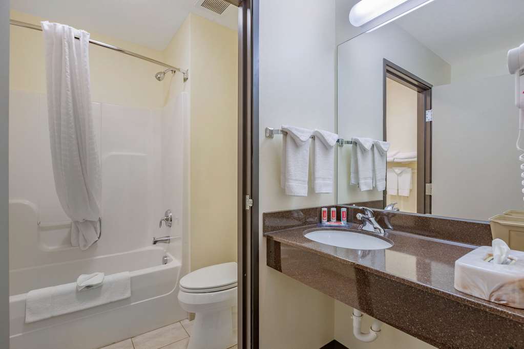 econo lodge inn and suites fairgrounds