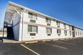 oyo townhouse dodge city ks