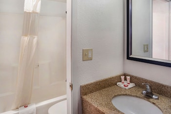oyo townhouse dodge city ks