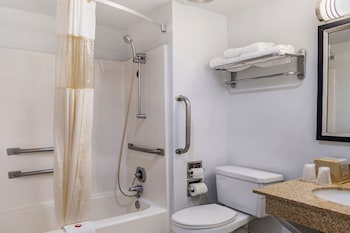 oyo townhouse dodge city ks