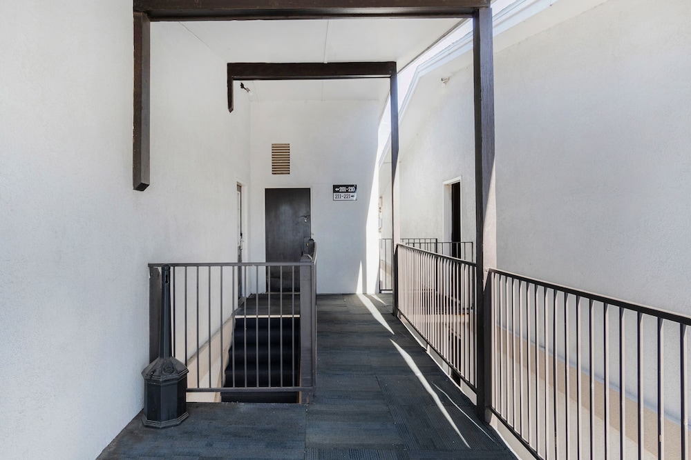 oyo townhouse dodge city ks