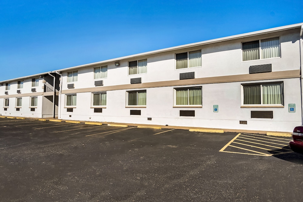 oyo townhouse dodge city ks