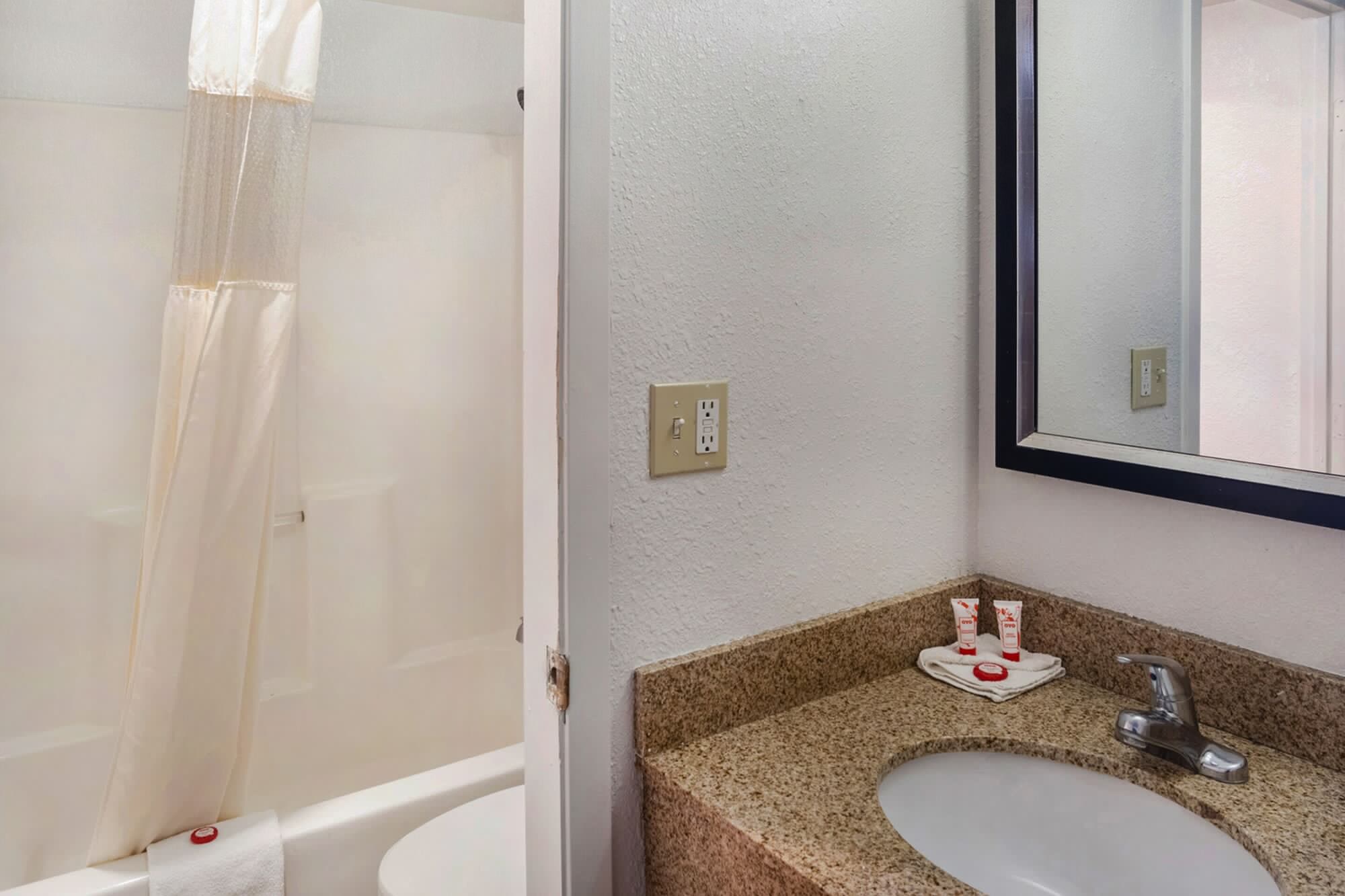 oyo townhouse dodge city ks
