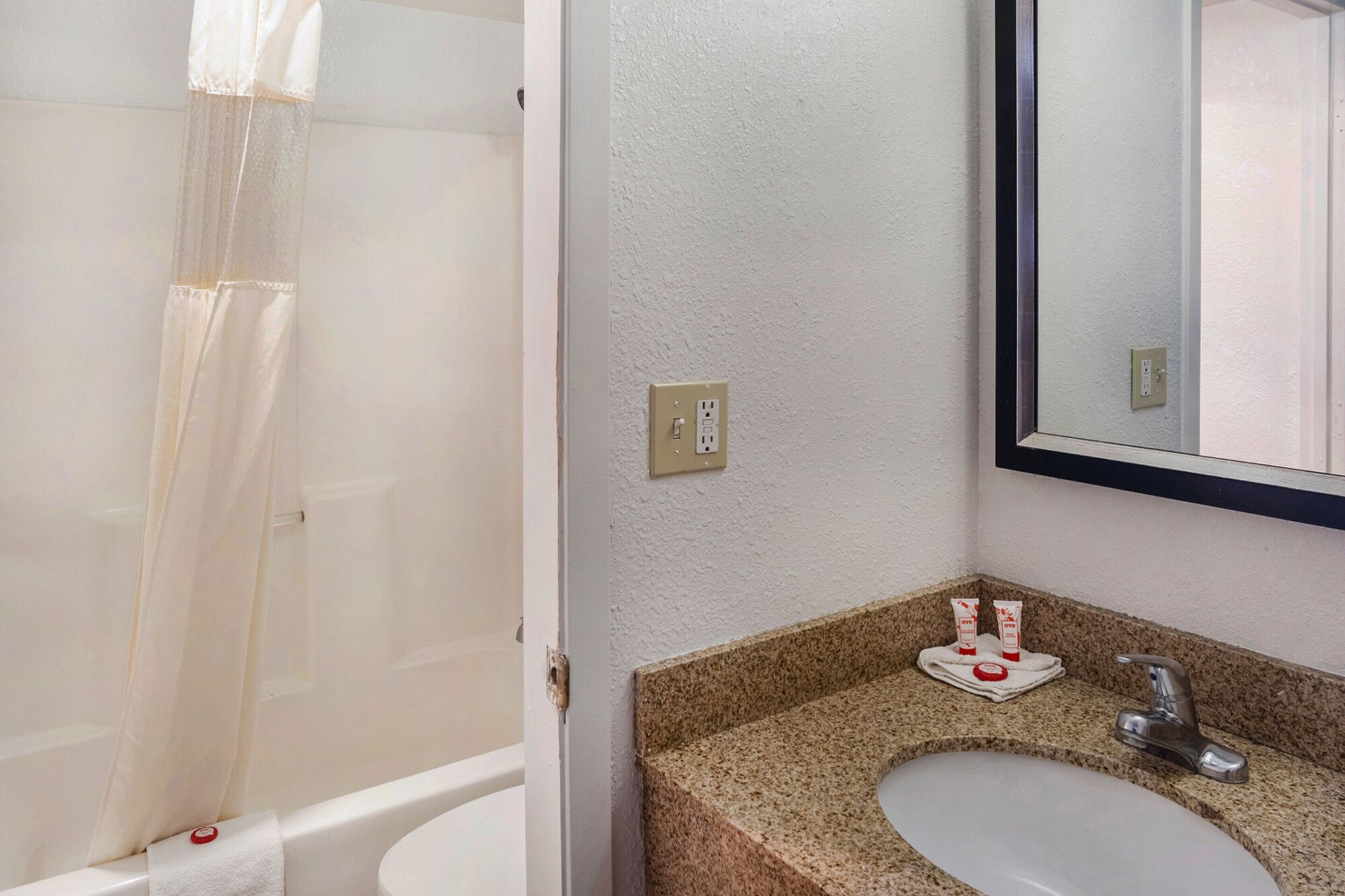 oyo townhouse dodge city ks