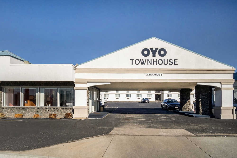 oyo townhouse dodge city ks