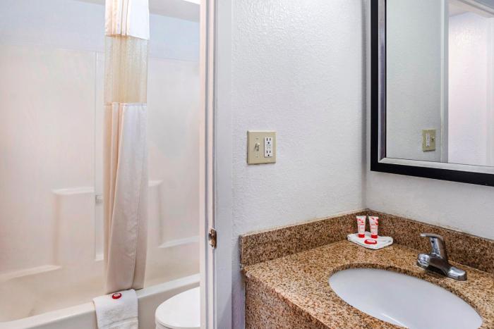 oyo townhouse dodge city ks