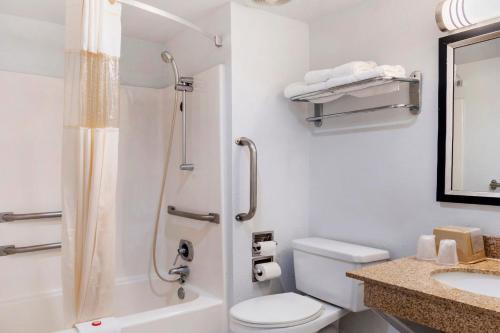 oyo townhouse dodge city ks