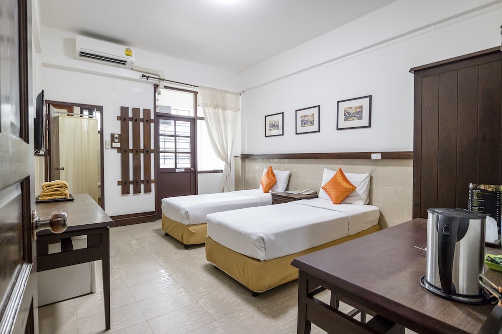 sakulchai place hotel