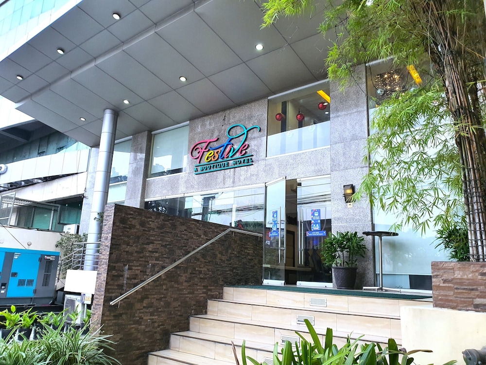 festive hotel makati