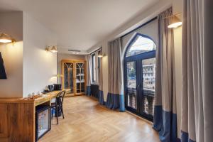 Hotel Abanotubani,Near Sarojini Nagar Market,4 star