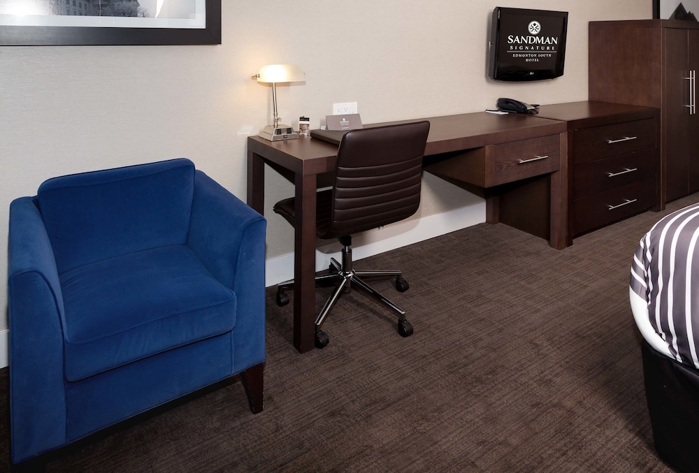 sandman signature edmonton south hotel