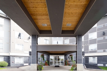 sandman signature edmonton south hotel