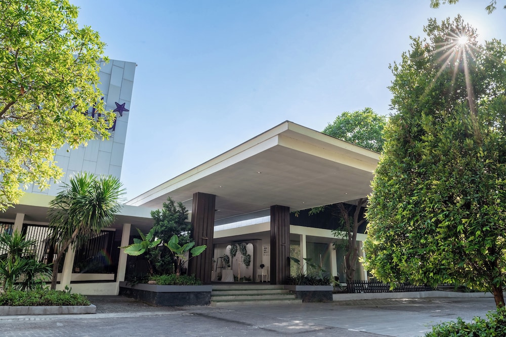 estrella hotel and conference