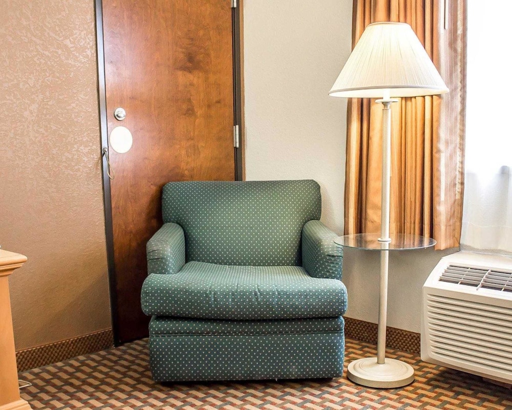 Quality Inn,Elyria>>Cleveland,3 star